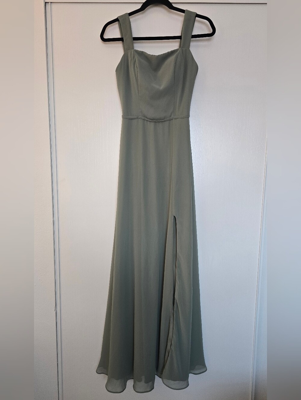 Dear Cleo - Green Flowing Formal Bridesmaid Slit Dress With Lining & Pockets
